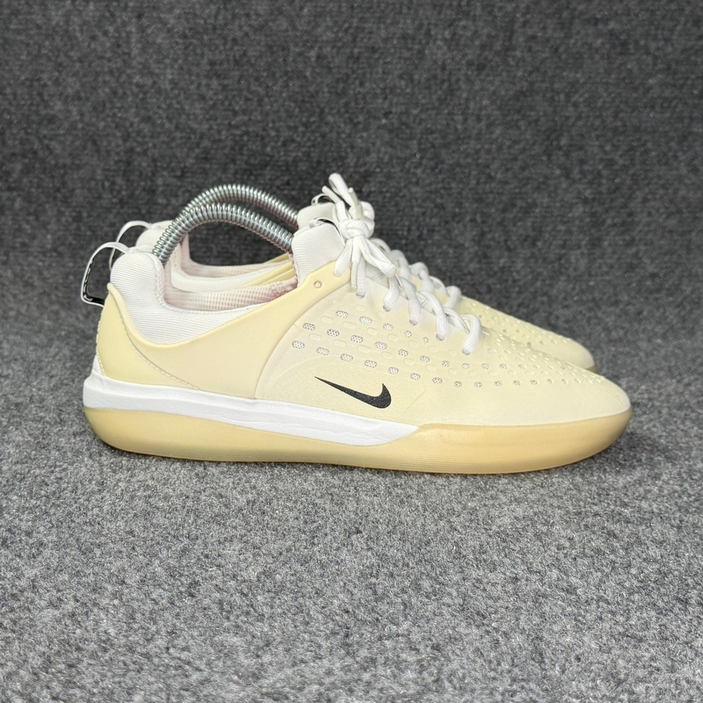 Nike SB Nyjah 3 Skateboarding Sneakers Men's 7 White Black Athletic Retro Shoes